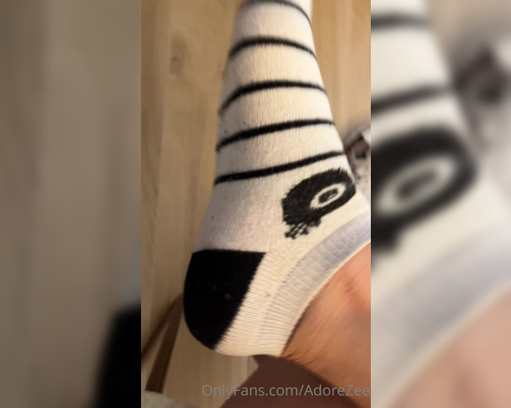 Adorezee Footjob OnlyFans - After gym feet anyone Whos going to help me clean the sweat (Swipe right for the second vid!) 2