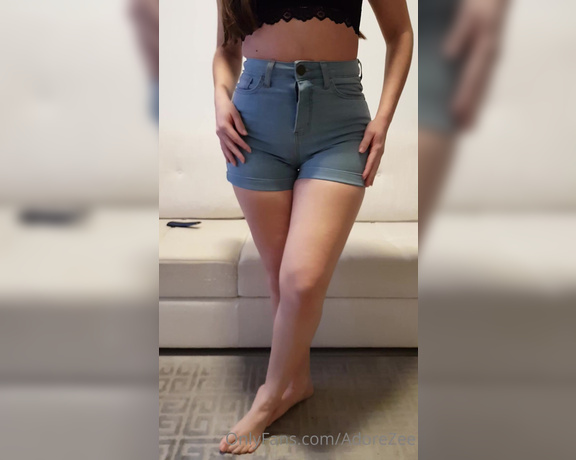 Adorezee Footjob OnlyFans - Danando funk e rebolando um pouquinho S um pouquinho! O que acharam To aprendendo ainda!!