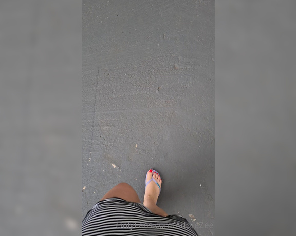 Adorezee Footjob OnlyFans - Walking around with colored toes!