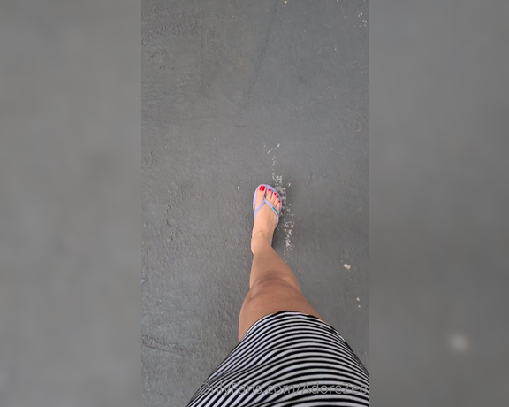 Adorezee Footjob OnlyFans - Walking around with colored toes!