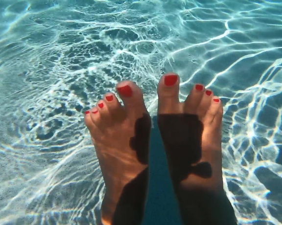 Ariaa Foxx Underwater Foot Worship