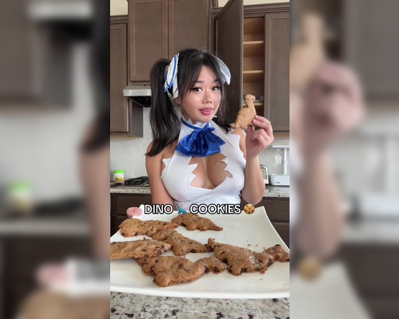 Halle aka Halococo OnlyFans - Dino cookies in my Hestia cosplay Wholesome post in the afternoon