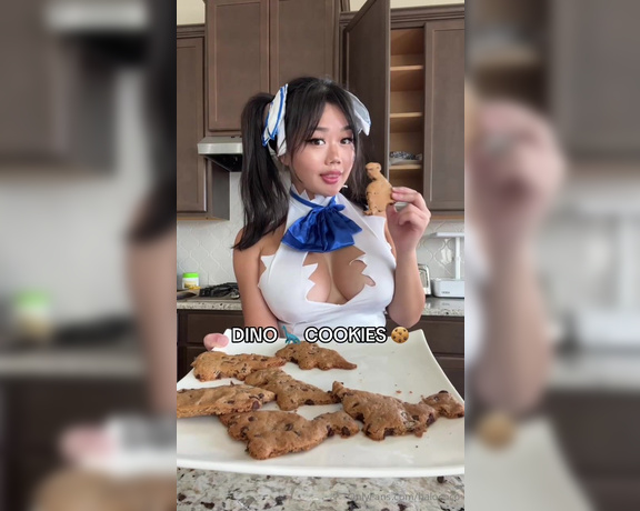 Halle aka Halococo OnlyFans - Dino cookies in my Hestia cosplay Wholesome post in the afternoon