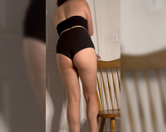 Darling Boo aka Darlingboo OnlyFans - Sit down and watch me give you a lapdance with my 7 inch clear heels and sexy fit ) Lapdance 1 or 2