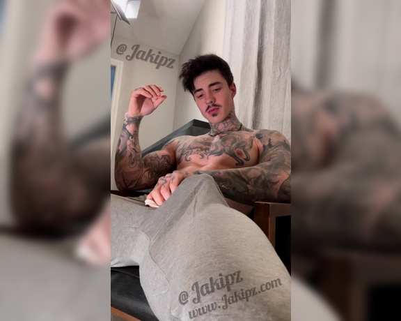 Jakipz OnlyFans - I know how much you like spying on my big cock flopping around in my grey sweats so I thought I shou