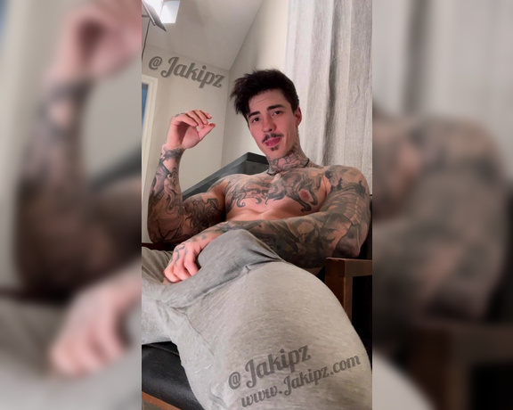 Jakipz OnlyFans - I know how much you like spying on my big cock flopping around in my grey sweats so I thought I shou