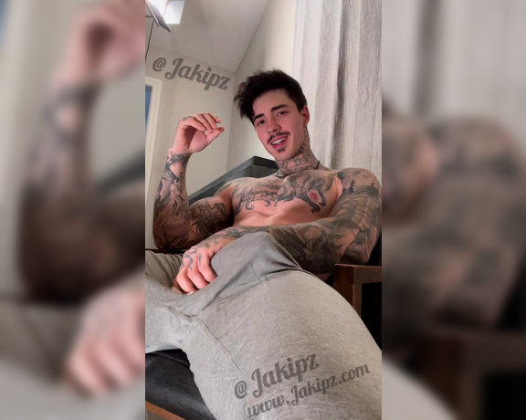 Jakipz OnlyFans - I know how much you like spying on my big cock flopping around in my grey sweats so I thought I shou