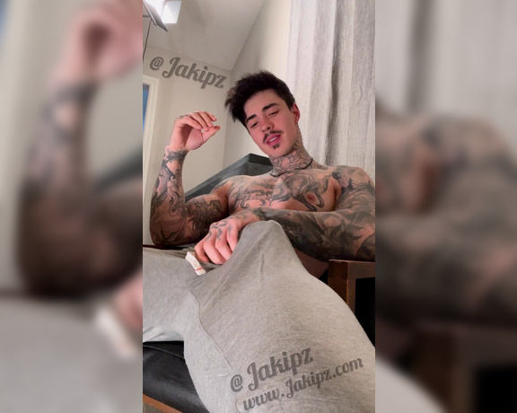 Jakipz OnlyFans - I know how much you like spying on my big cock flopping around in my grey sweats so I thought I shou