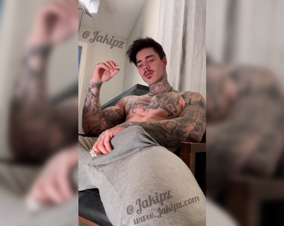 Jakipz OnlyFans - I know how much you like spying on my big cock flopping around in my grey sweats so I thought I shou