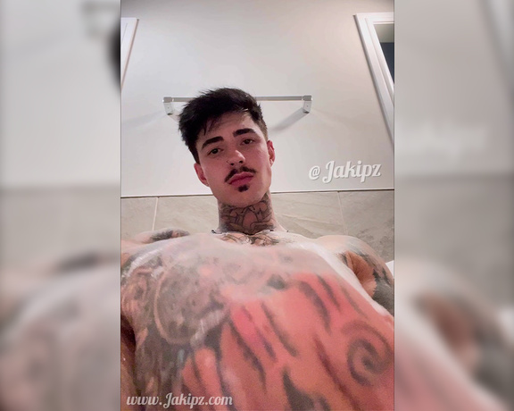 Jakipz OnlyFans - I just thought you would want to join & watch me bust a huge load in the bubble bath  I wanted