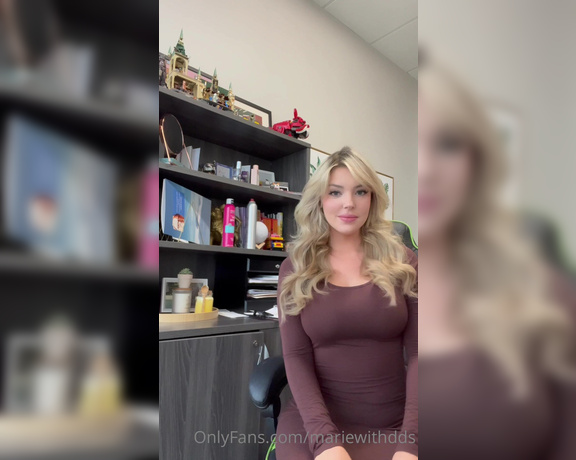 Marie Dee aka Mariewithdds OnlyFans - Press play to see office booty 95