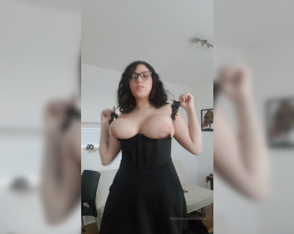 Miki blue aka Mikiblue OnlyFans - Me dancing to interpol, try to not get crazy while youre stuck inside your houses, drink water and