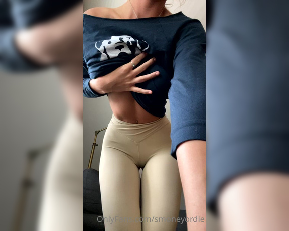 Sky Bri aka Skybri OnlyFans - Sorry i gotta show off the new leggings