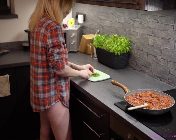Miaart - Teen gets many screaming orgasms and deep creampie while trying to get pregnant in kitchen