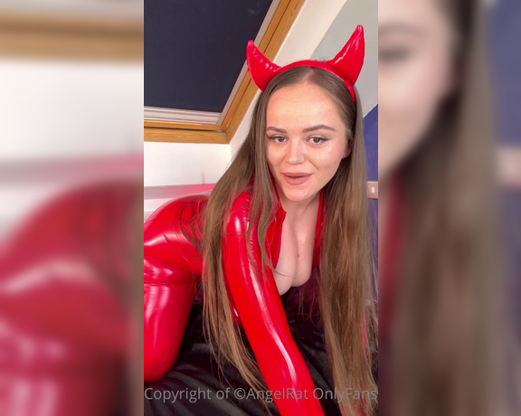 Angelrat OnlyFans - How can wearing latex turn me on so much