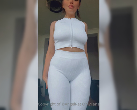 Angelrat OnlyFans - Click play if you like phat camel toes …Watch til the end to see how I’d flash you at the gym