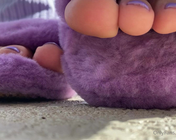 Ivory Soles aka Ivorysoles OnlyFans - This one is going to make you feel like an ant at my wiggling toes lol