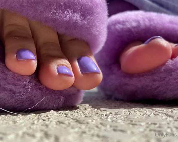 Ivory Soles aka Ivorysoles OnlyFans - This one is going to make you feel like an ant at my wiggling toes lol