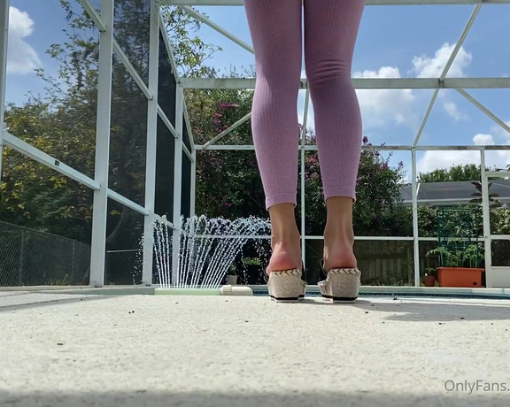 Ivory Soles aka Ivorysoles OnlyFans - Definitely going to start making some simple shoe clips outside like this The lighting is perfect a