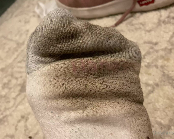 Ivory Soles aka Ivorysoles OnlyFans - Sweaty and smelly after my workout today I’m going to keep working on them and sell them off once y