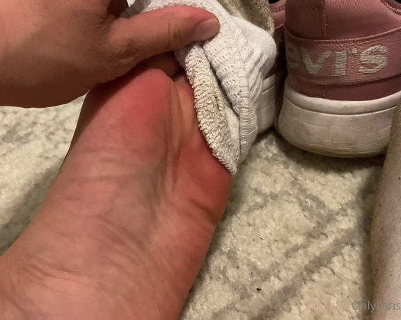 Ivory Soles aka Ivorysoles OnlyFans - Sweaty and smelly after my workout today I’m going to keep working on them and sell them off once y