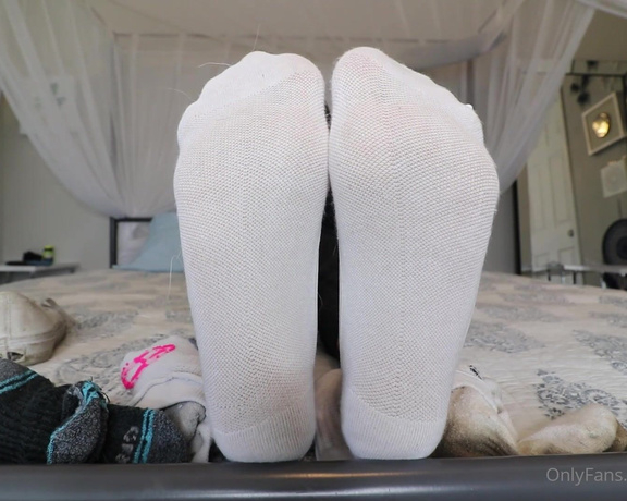 Ivory Soles aka Ivorysoles OnlyFans - Sock Bitch Training Ivory grabs you after gym class to make you smell her and her friends worn socks
