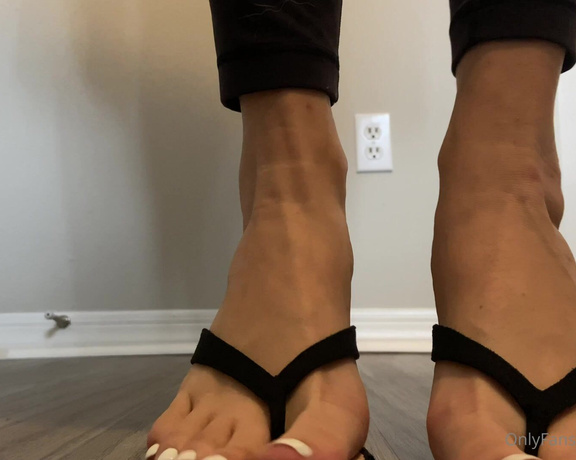 Ivory Soles aka Ivorysoles OnlyFans - Perfect little sandal heels for stomping )