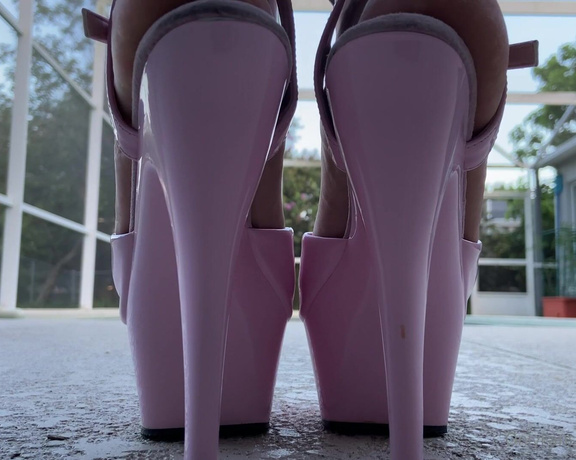 Ivory Soles aka Ivorysoles OnlyFans - Pleaser heels might be my favorite again Had to reupload bc the first time it was sideways