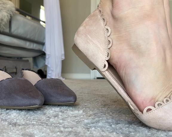 Ivory Soles aka Ivorysoles OnlyFans - My slave of an ex boyfriend is sort of addicted to buying me flats lol I have these in 2 colors too