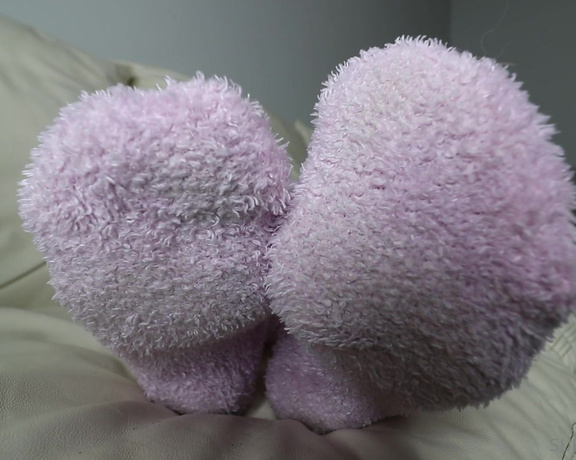 Ivory Soles aka Ivorysoles OnlyFans - Fuzzy Sock Worship Ivory wants to use you as her test dummy to worship these fuzzy socks She knows