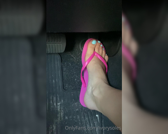 Ivory Soles aka Ivorysoles OnlyFans - Driving and pedal pumping a bit
