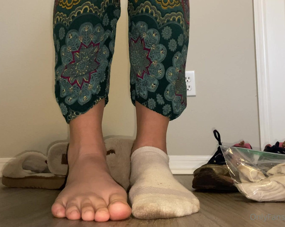 Ivory Soles aka Ivorysoles OnlyFans - Finishing off this pair on a long walk