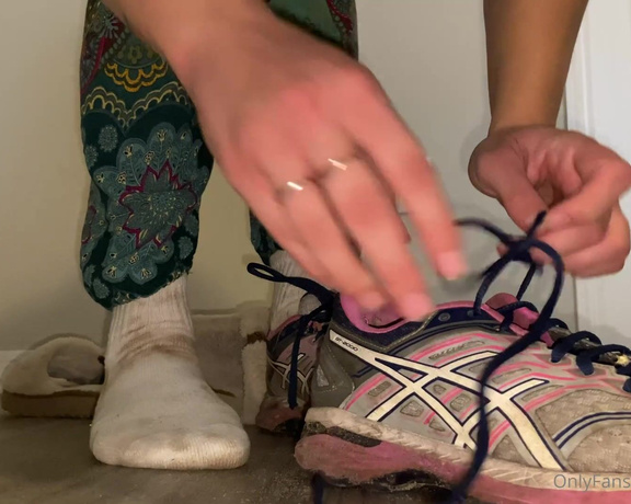 Ivory Soles aka Ivorysoles OnlyFans - Finishing off this pair on a long walk