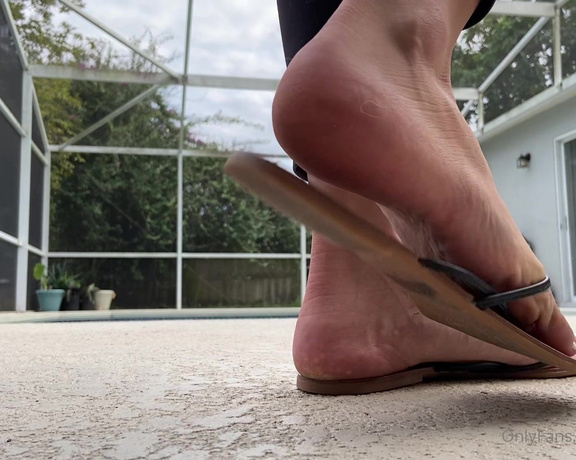 Ivory Soles aka Ivorysoles OnlyFans - Thin little flip flops These are super hard and make a very distinct popping slapping sound They b