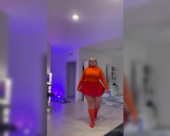 Mysticbeing OnlyFans - Velma has to twerk to back that azz up lol! side note I apologize for the bad twerking, this was tak