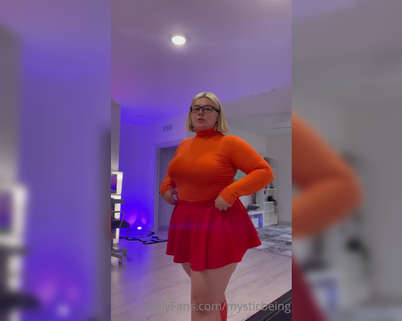 Mysticbeing OnlyFans - Velma has to twerk to back that azz up lol! side note I apologize for the bad twerking, this was tak