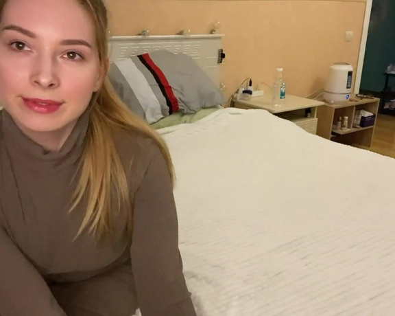 Loly_Lola - girl in stockings with a big elastic ass