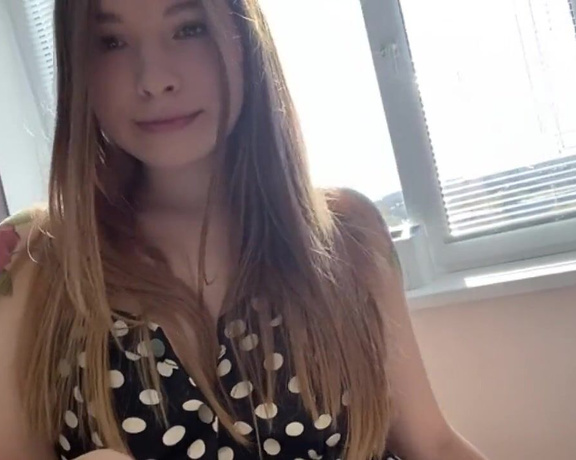 Loly_Lola - Walked without panties now wants to cum