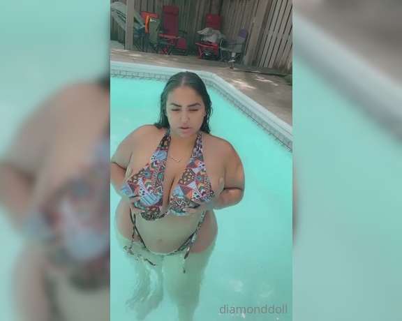 Diamonddoll OnlyFans aka Realdiamonddoll OnlyFans - Having a sexy pool day, I love being wet I wonder if the neighbours had a peak check the full vi