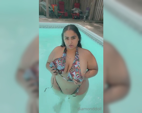 Diamonddoll OnlyFans aka Realdiamonddoll OnlyFans - Having a sexy pool day, I love being wet I wonder if the neighbours had a peak check the full vi