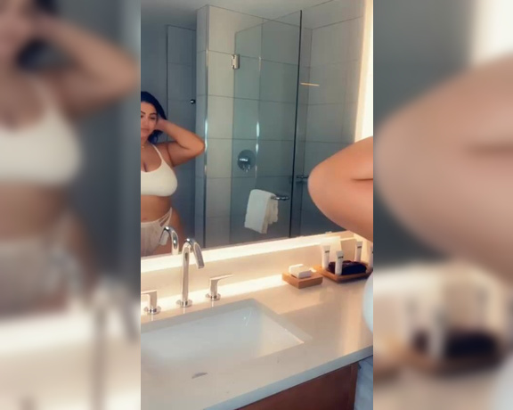 Diamonddoll OnlyFans aka Realdiamonddoll OnlyFans - Bathroom Naughty ask for FULL video in messages