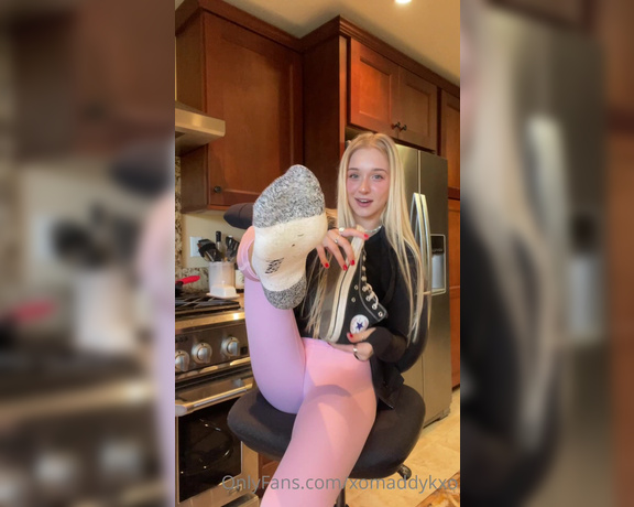 Goddess Kaylee aka Xomaddykxo OnlyFans - Sweaty converse soles, I know how much you love my stinky feet in this video, I can’t get enough of