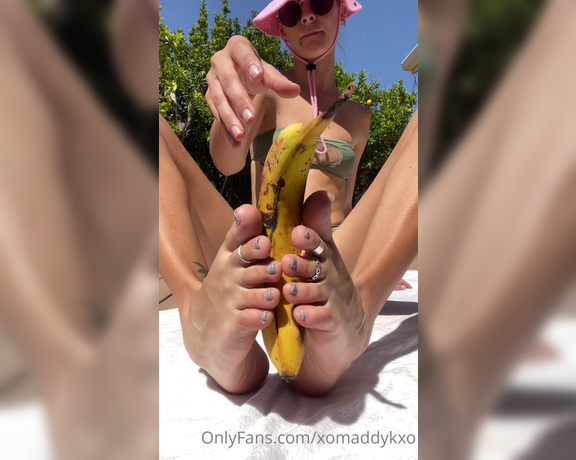 Goddess Kaylee aka Xomaddykxo OnlyFans - I look so goofy in this hat do you want your banana between my soles