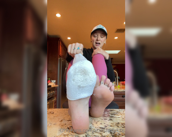 Goddess Kaylee aka Xomaddykxo OnlyFans - Sniff my stinky soles footboy I have been shopping alllll damn DAY!!!!