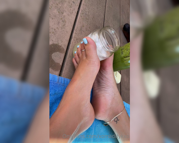 Goddess Kaylee aka Xomaddykxo OnlyFans - Me and my toes are tanning do you wish you had these to look at in your backyard