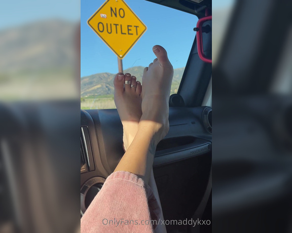 Goddess Kaylee aka Xomaddykxo OnlyFans - The tops of my toes were highly requested so here’s me playing around in the car and having a little