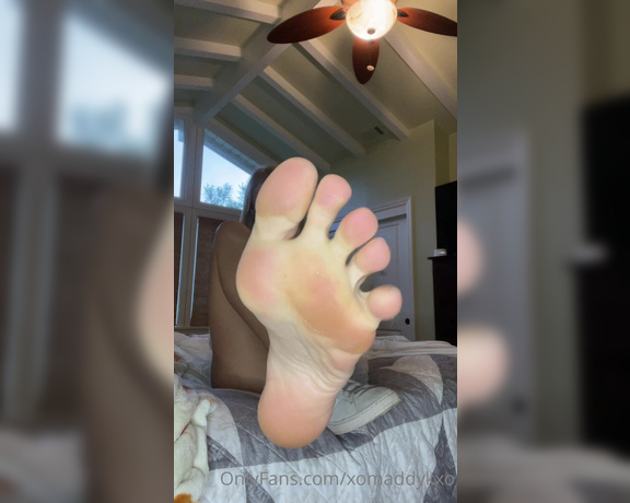 Goddess Kaylee aka Xomaddykxo OnlyFans - Come lick on goddess’ soles I don’t wanna hear a peep come out of that mouth