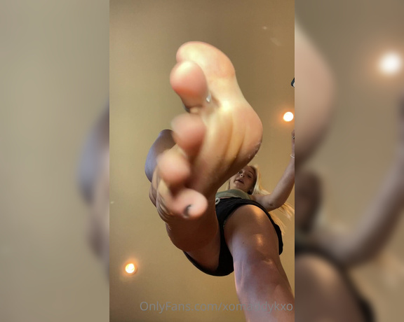 Goddess Kaylee aka Xomaddykxo OnlyFans - You puny foot freak, I shrunk you down and now you have a micro penis send tip if you have a 4cm co