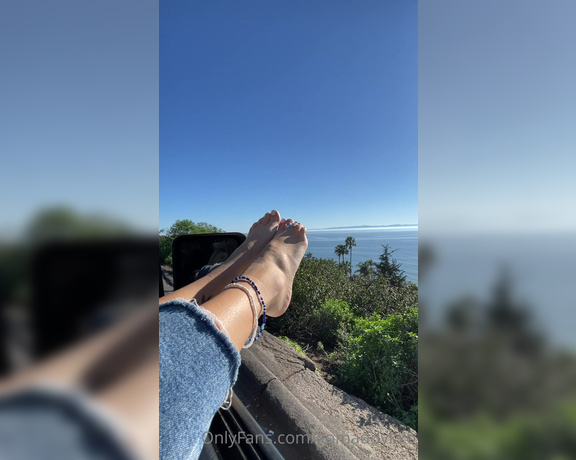 Goddess Kaylee aka Xomaddykxo OnlyFans - Soles by the ocean serious goals!!! Is this heaven!