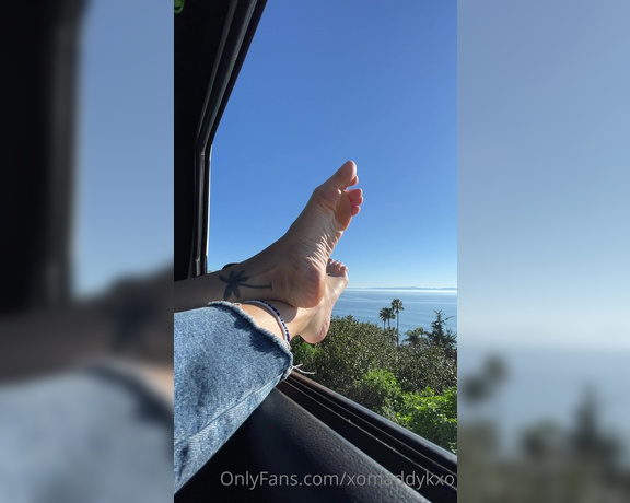 Goddess Kaylee aka Xomaddykxo OnlyFans - Soles by the ocean serious goals!!! Is this heaven!